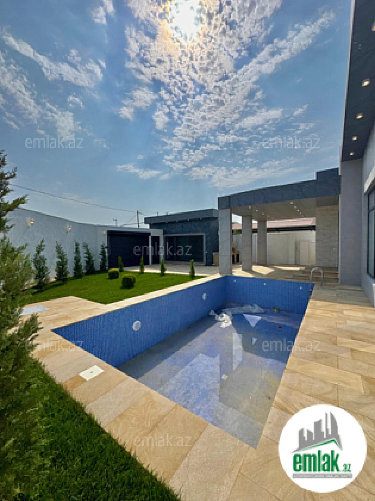 Satılır 5 otaqlı mənzil 200 m²