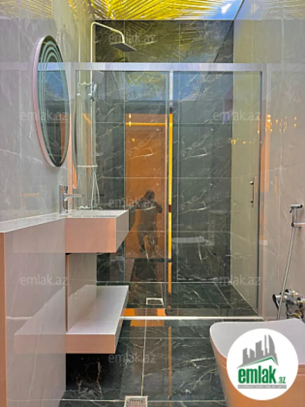 Satılır 5 otaqlı mənzil 220 m²