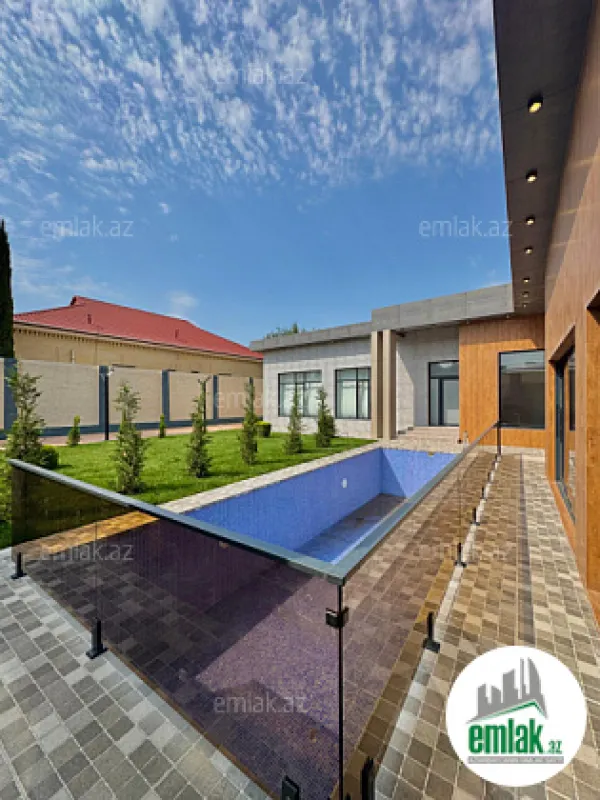 Satılır 5 otaqlı mənzil 220 m²