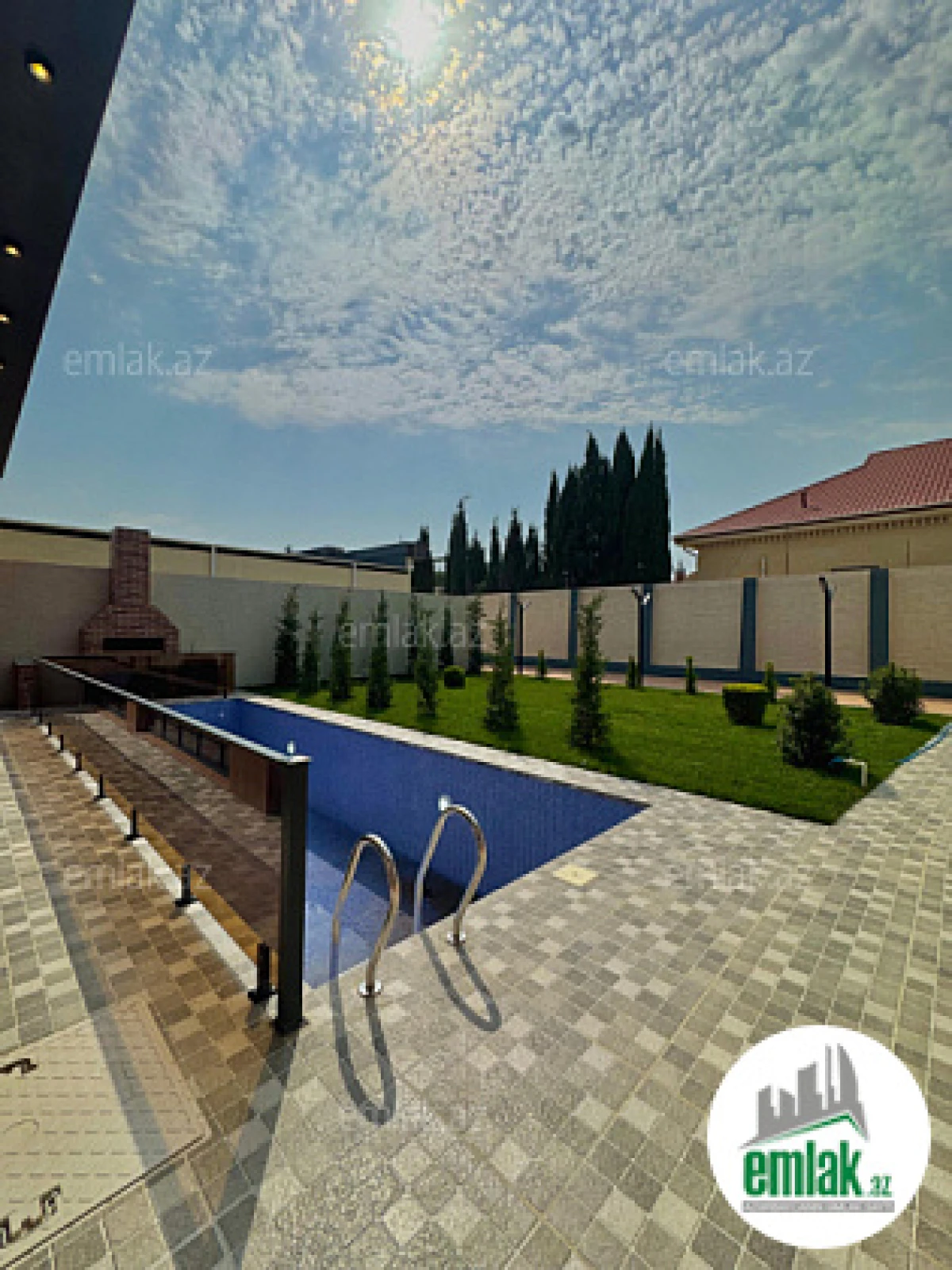 Satılır 5 otaqlı mənzil 220 m²