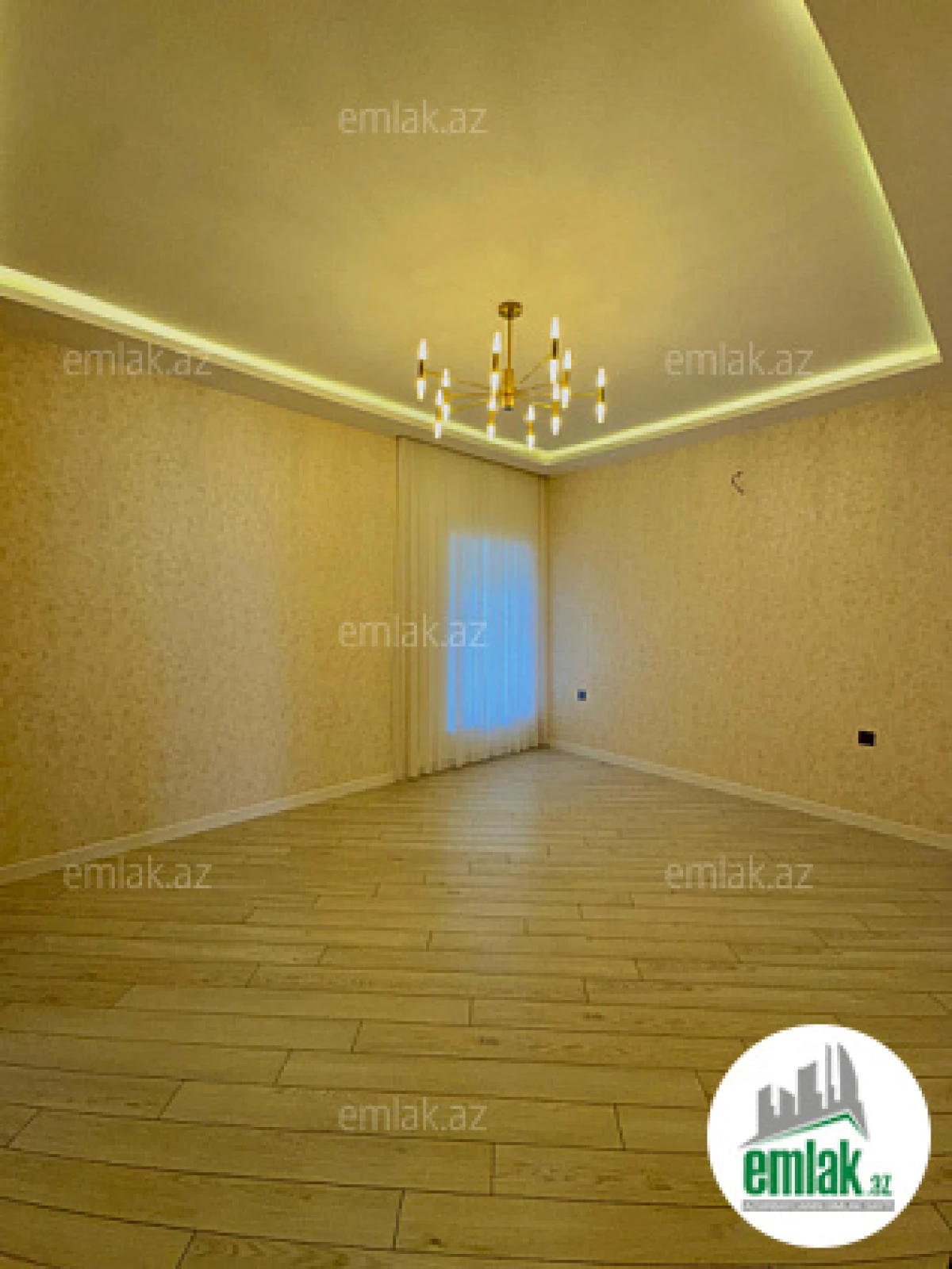 Satılır 5 otaqlı mənzil 220 m²