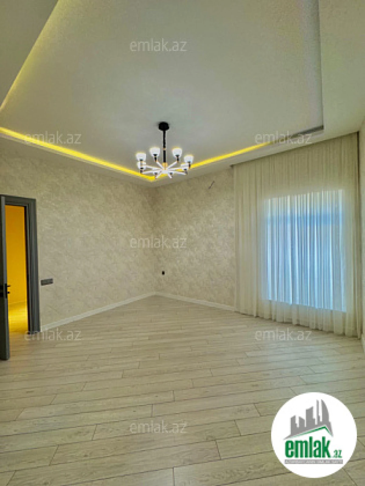 Satılır 5 otaqlı mənzil 220 m²