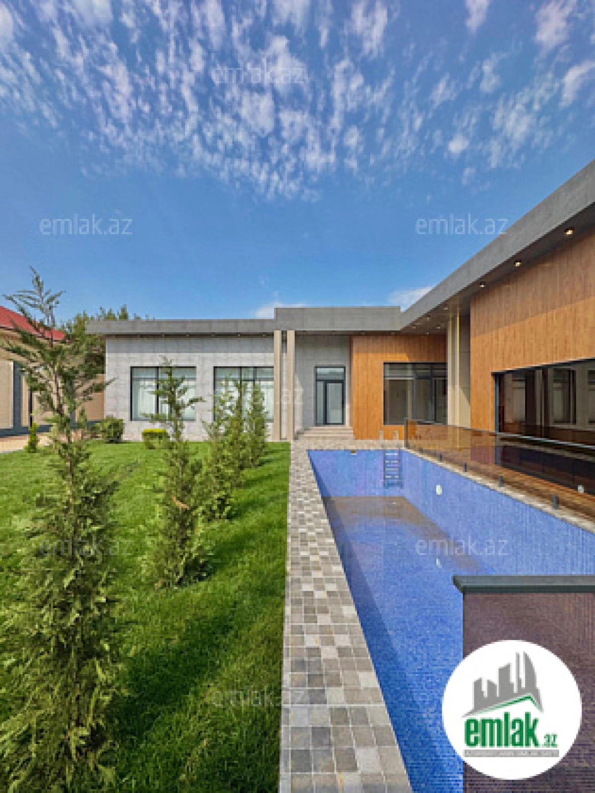 Satılır 5 otaqlı mənzil 220 m²