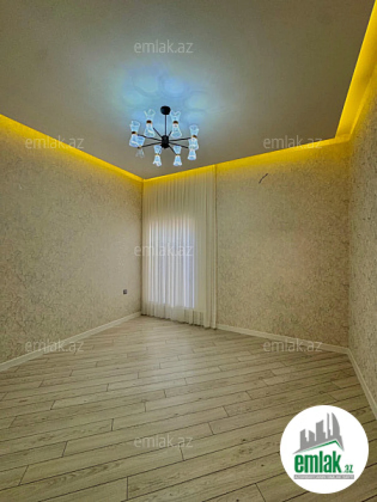 Satılır 5 otaqlı mənzil 220 m²