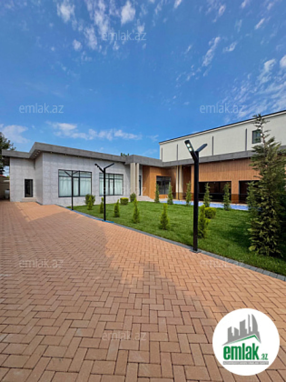 Satılır 5 otaqlı mənzil 220 m²