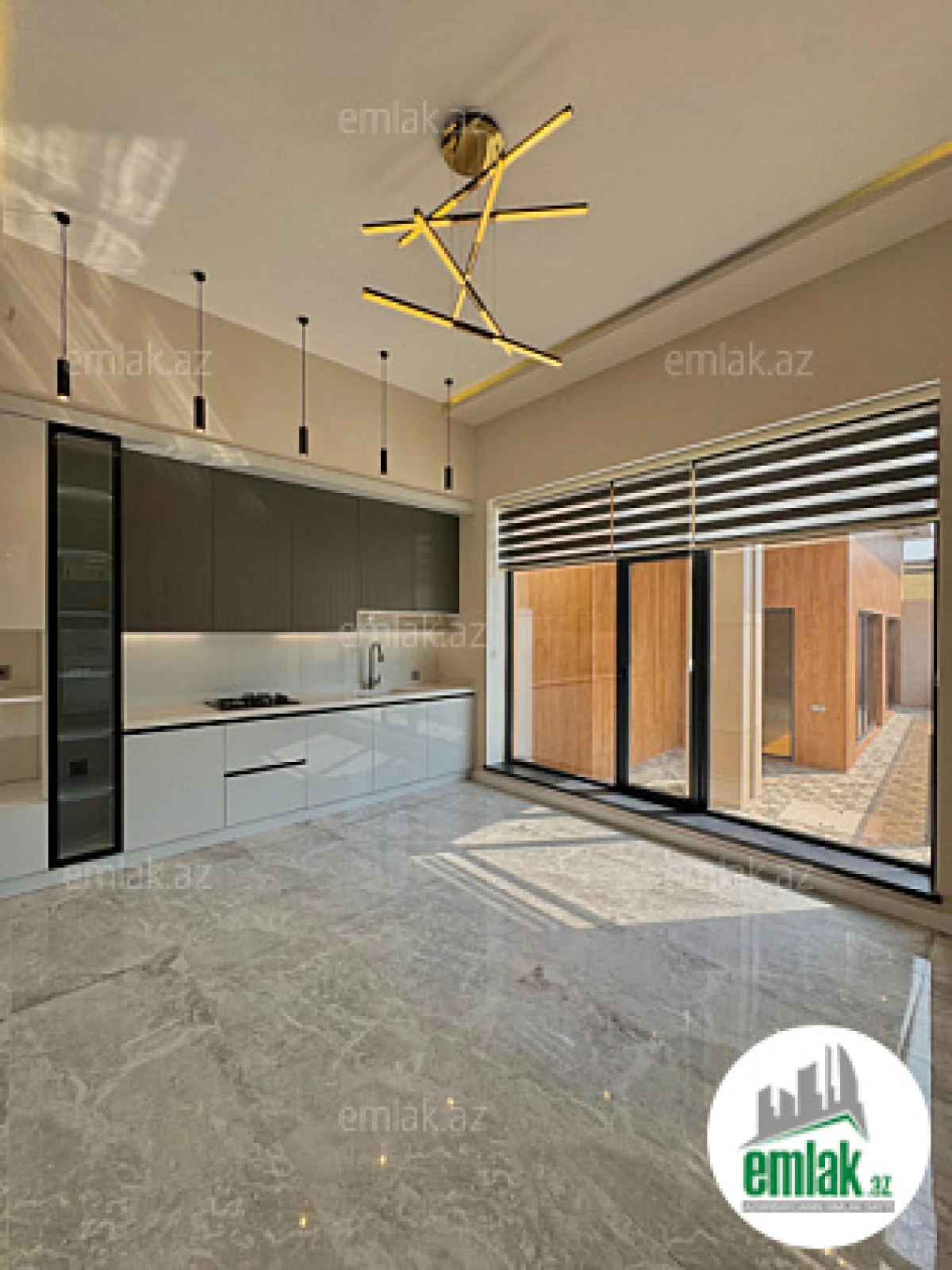 Satılır 5 otaqlı mənzil 220 m²