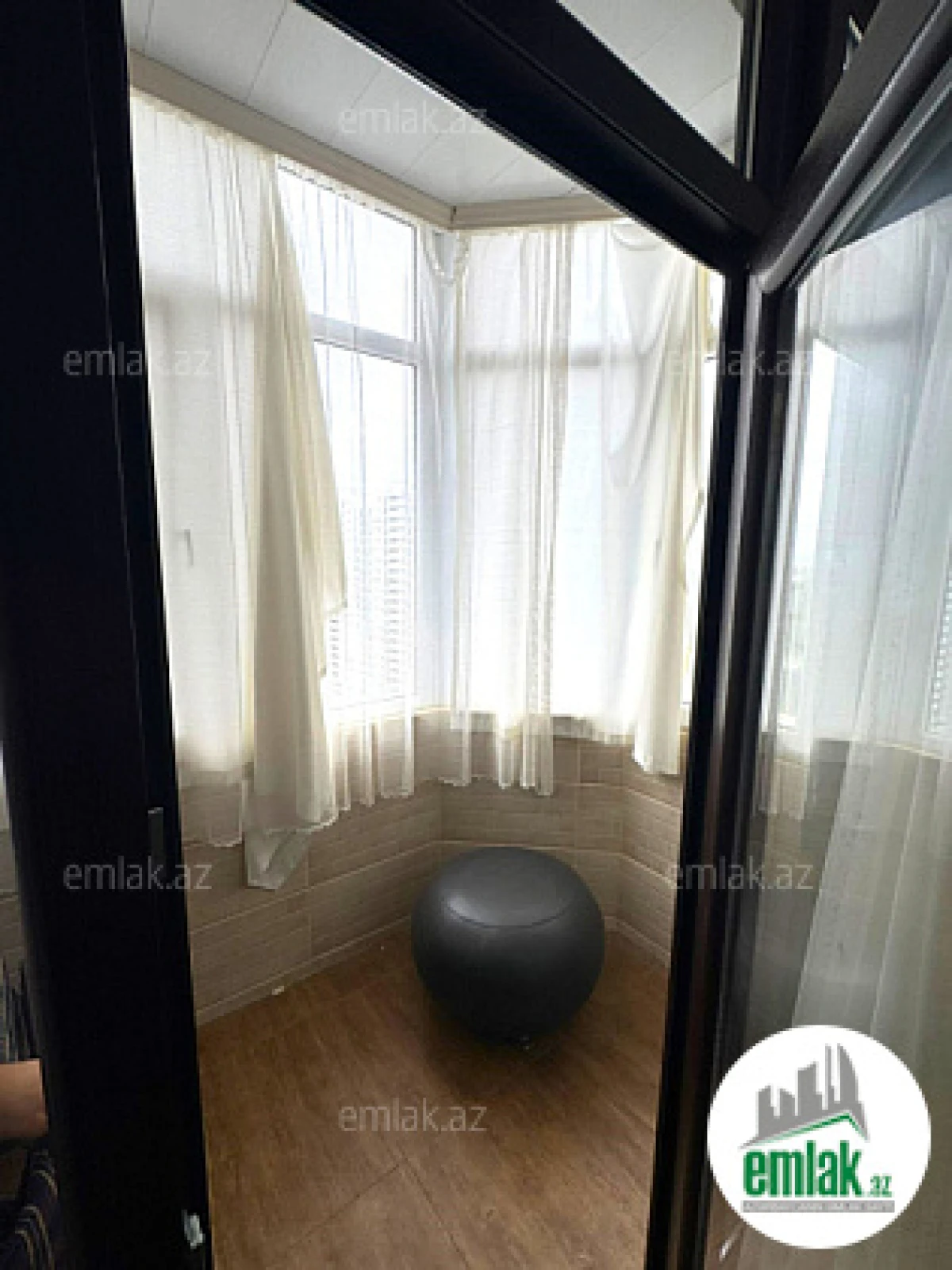 Satılır 3 otaqlı yeni tikili 135 m²