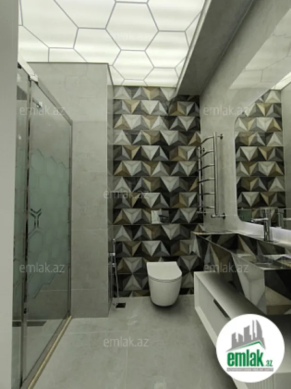 Satılır 3 otaqlı yeni tikili 130 m²