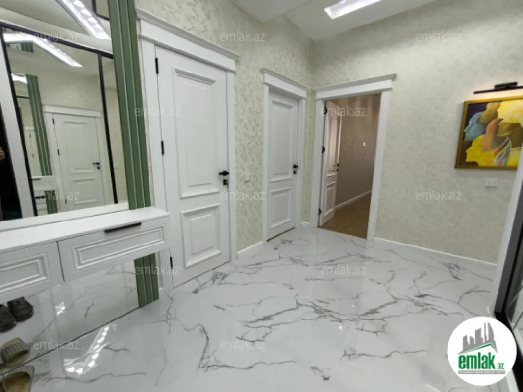 Satılır 3 otaqlı yeni tikili 130 m²