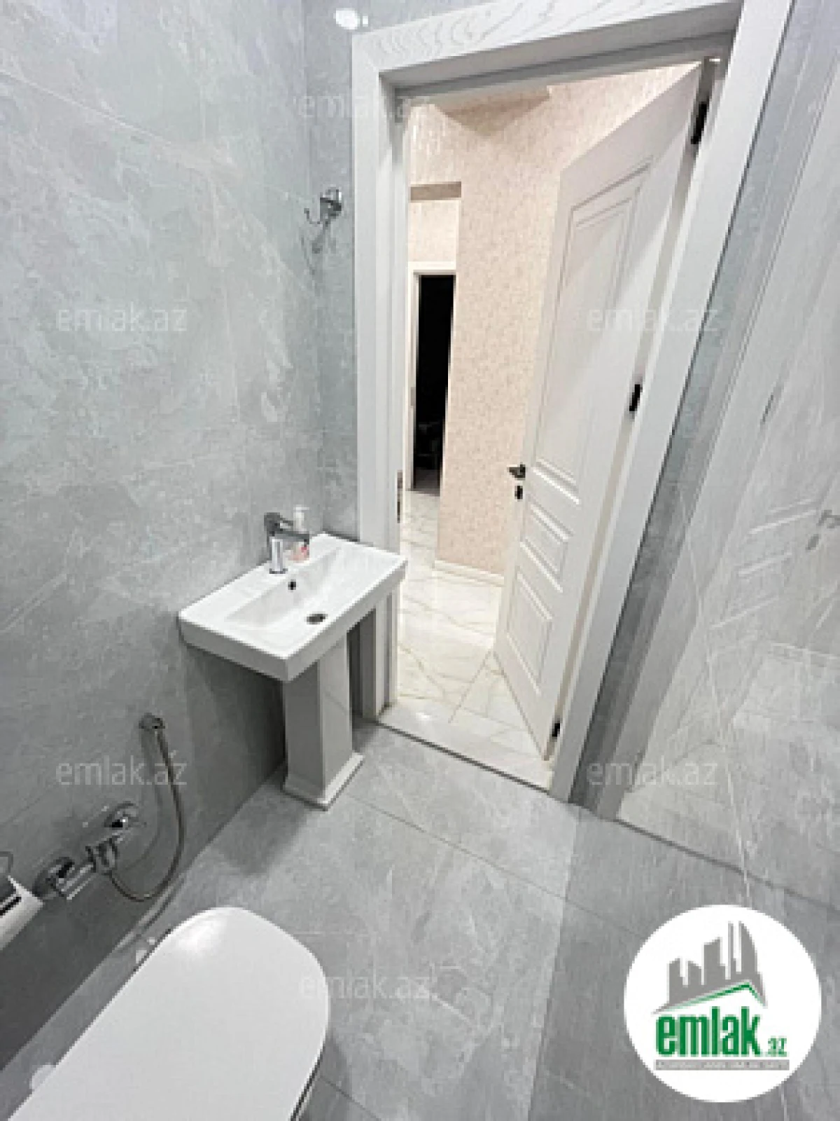 Satılır 3 otaqlı yeni tikili 105 m²