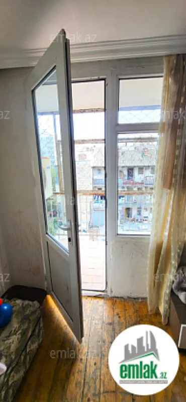 Satılır 4 otaqlı köhnə tikili 160 m²