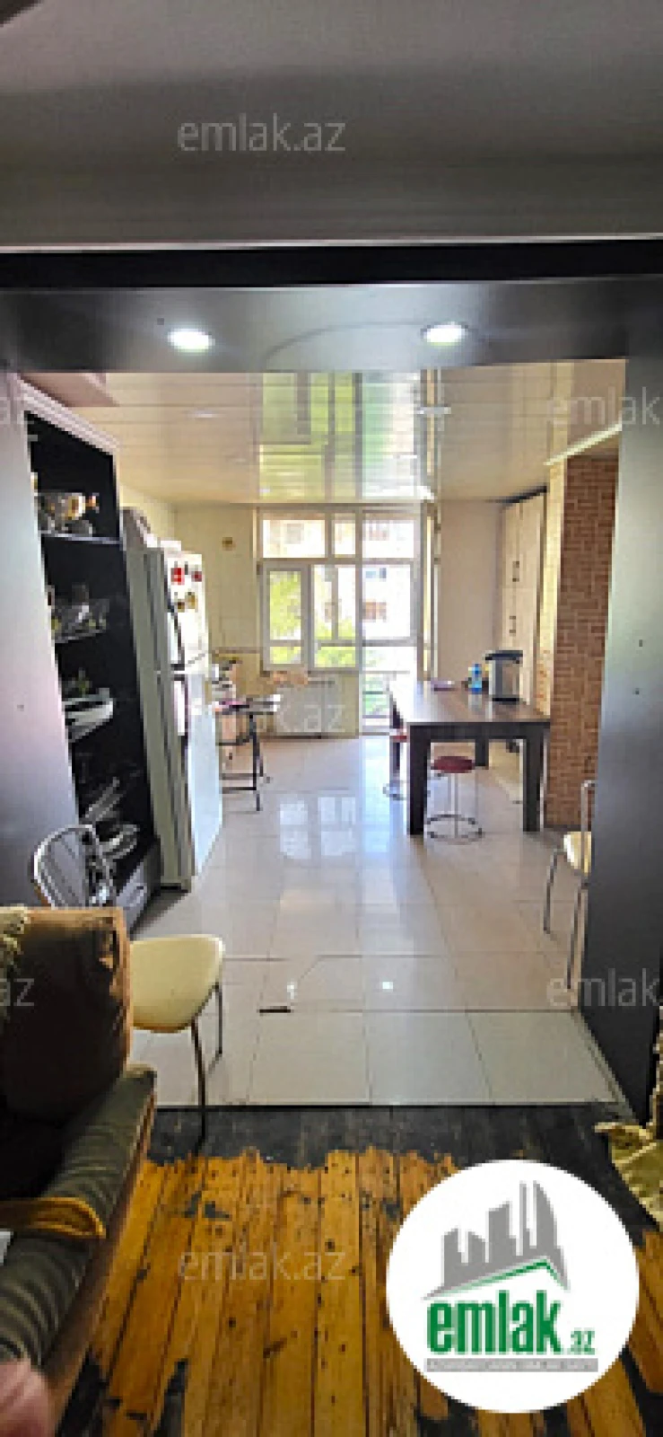 Satılır 4 otaqlı köhnə tikili 160 m²