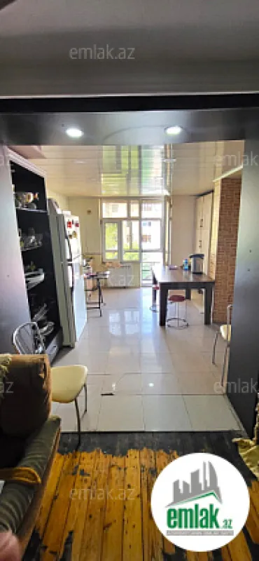 Satılır 4 otaqlı köhnə tikili 160 m²