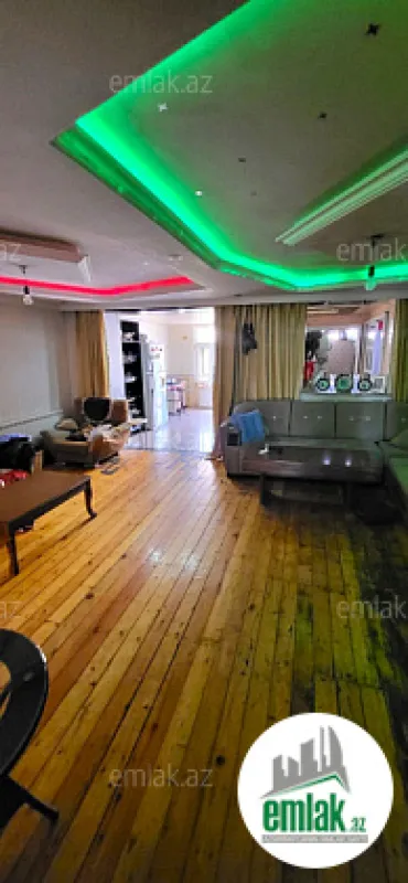 Satılır 4 otaqlı köhnə tikili 160 m²
