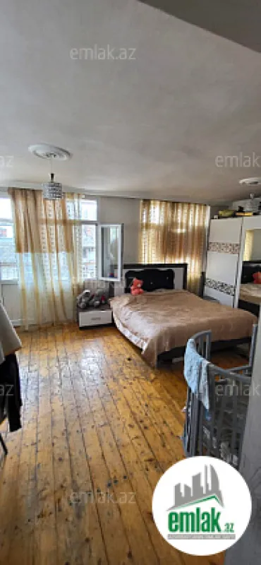 Satılır 4 otaqlı köhnə tikili 160 m²