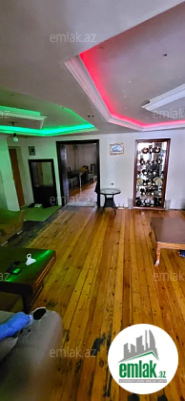 Satılır 4 otaqlı köhnə tikili 160 m²