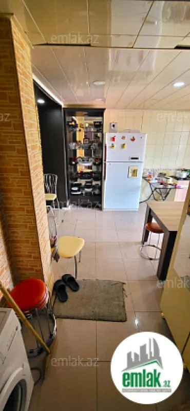 Satılır 4 otaqlı köhnə tikili 160 m²