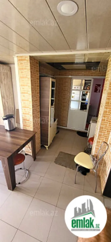 Satılır 4 otaqlı köhnə tikili 160 m²