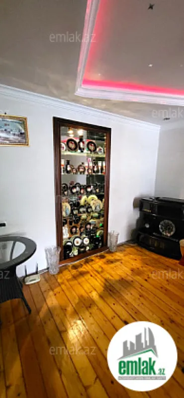 Satılır 4 otaqlı köhnə tikili 160 m²