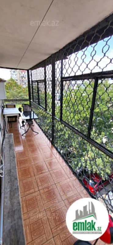 Satılır 4 otaqlı köhnə tikili 160 m²