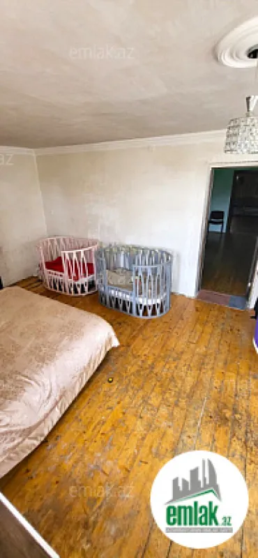 Satılır 4 otaqlı köhnə tikili 160 m²