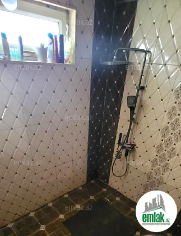 Satılır 4 otaqlı köhnə tikili 160 m²