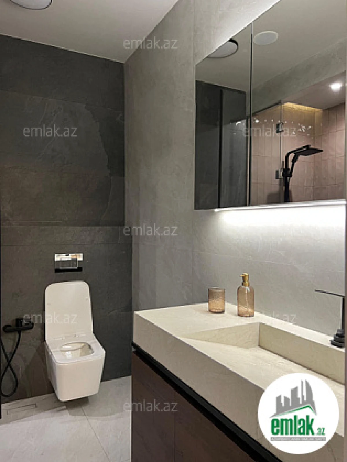 Satılır 3 otaqlı yeni tikili 150 m²