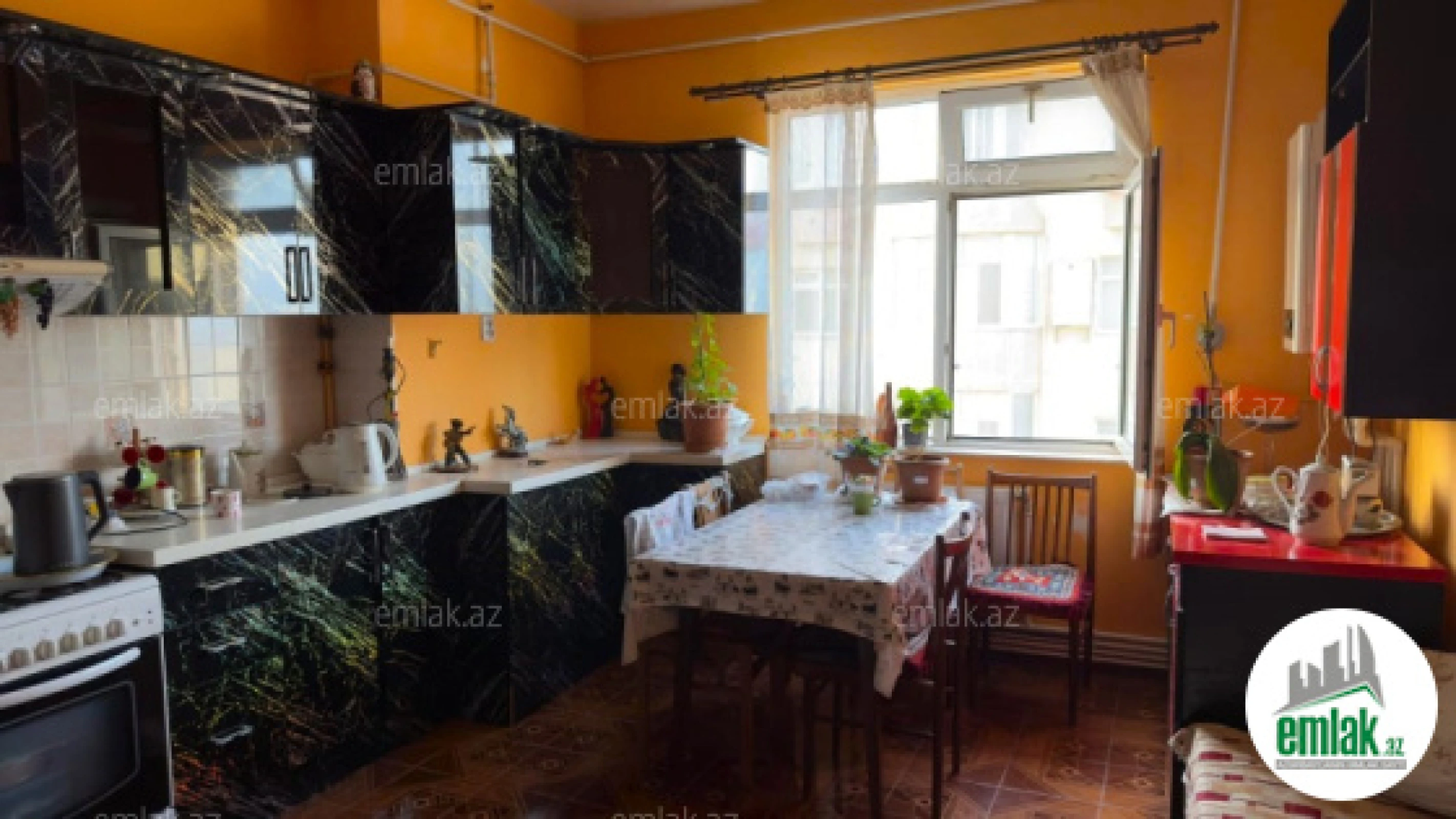 Satılır 4 otaqlı yeni tikili 150 m²