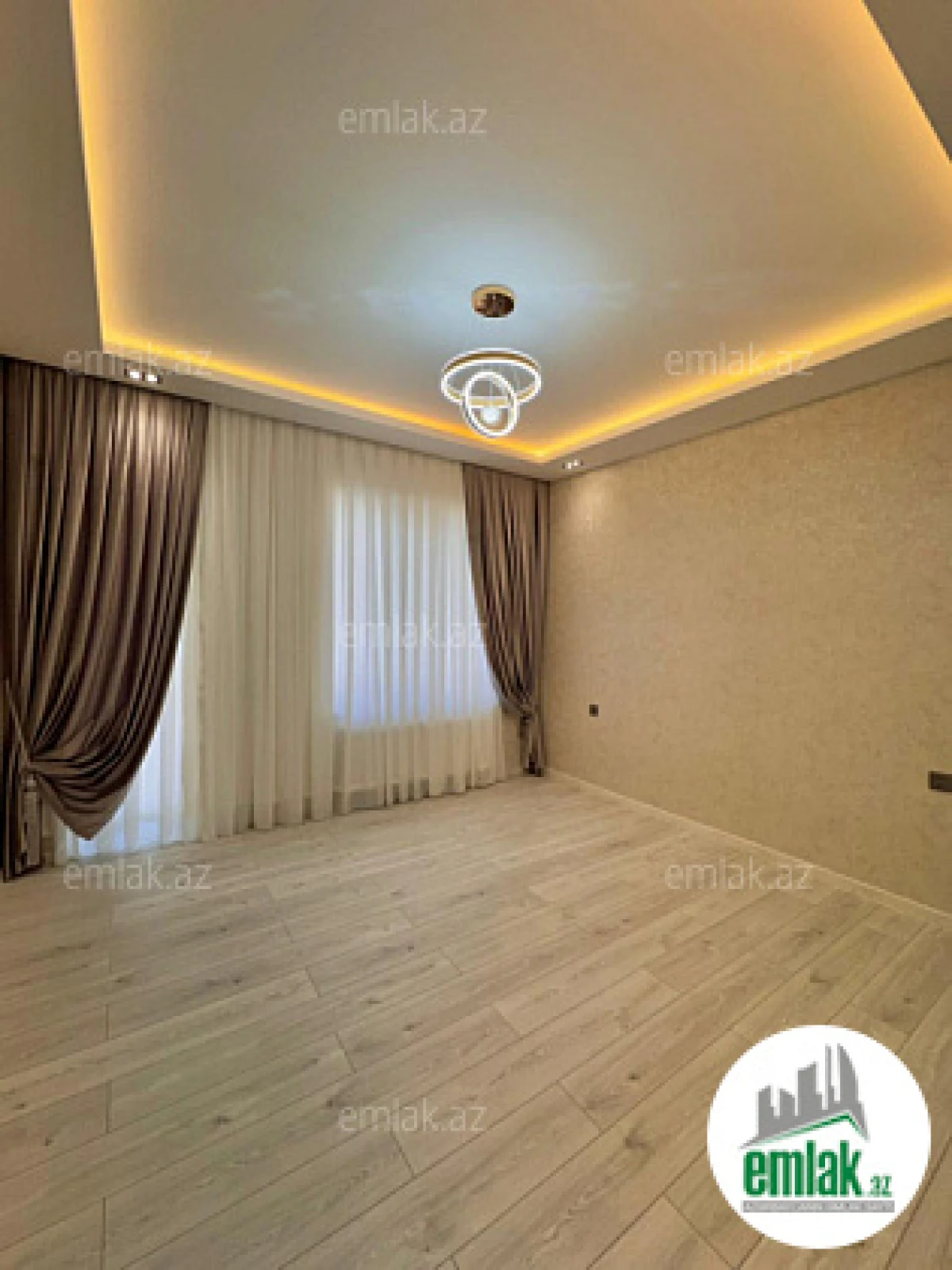 Satılır 6 otaqlı mənzil 250 m²