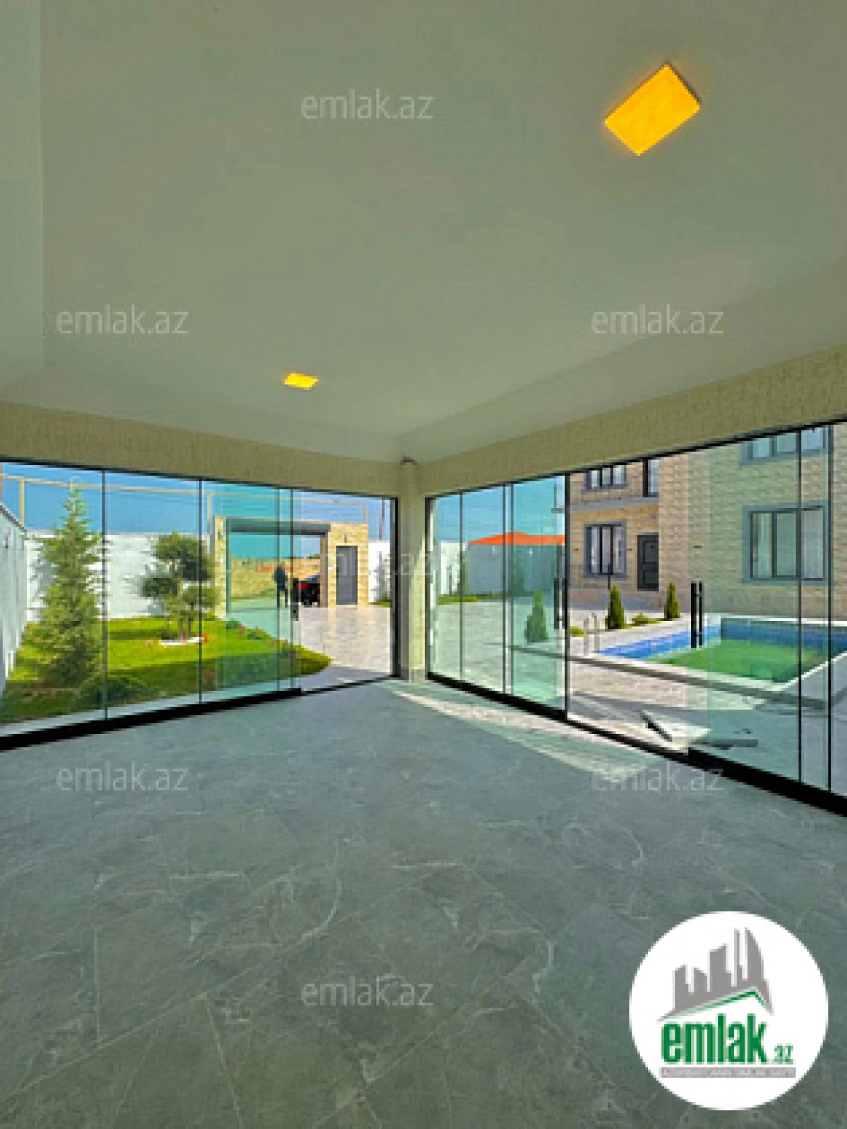 Satılır 6 otaqlı mənzil 250 m²