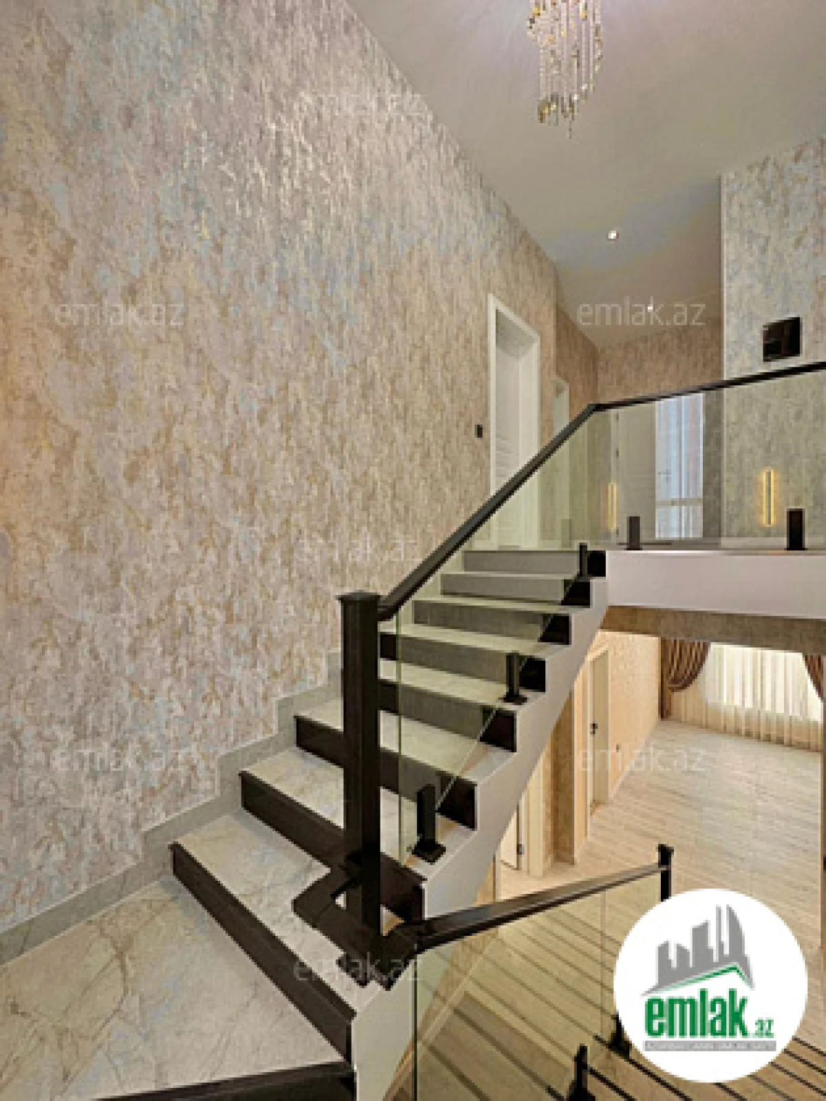 Satılır 6 otaqlı mənzil 250 m²