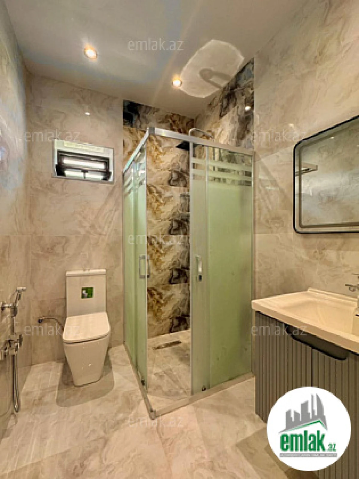 Satılır 6 otaqlı mənzil 250 m²