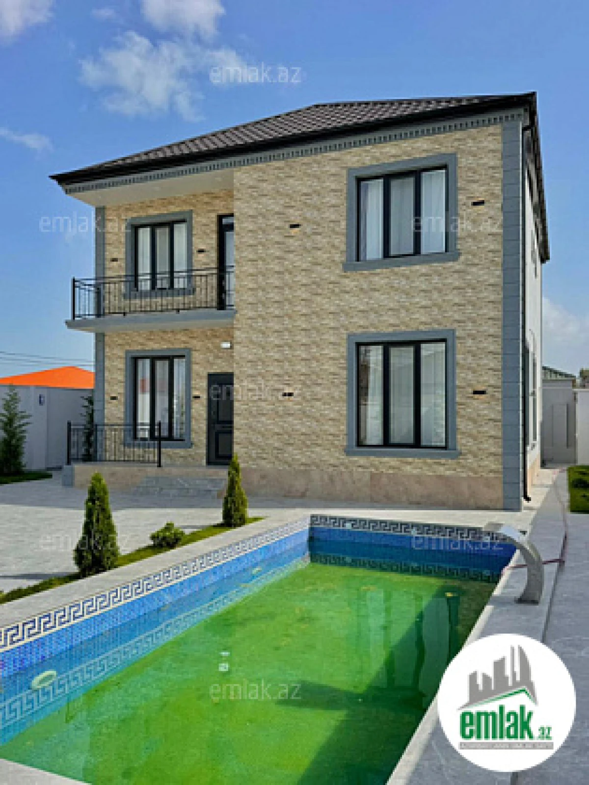 Satılır 6 otaqlı mənzil 250 m²