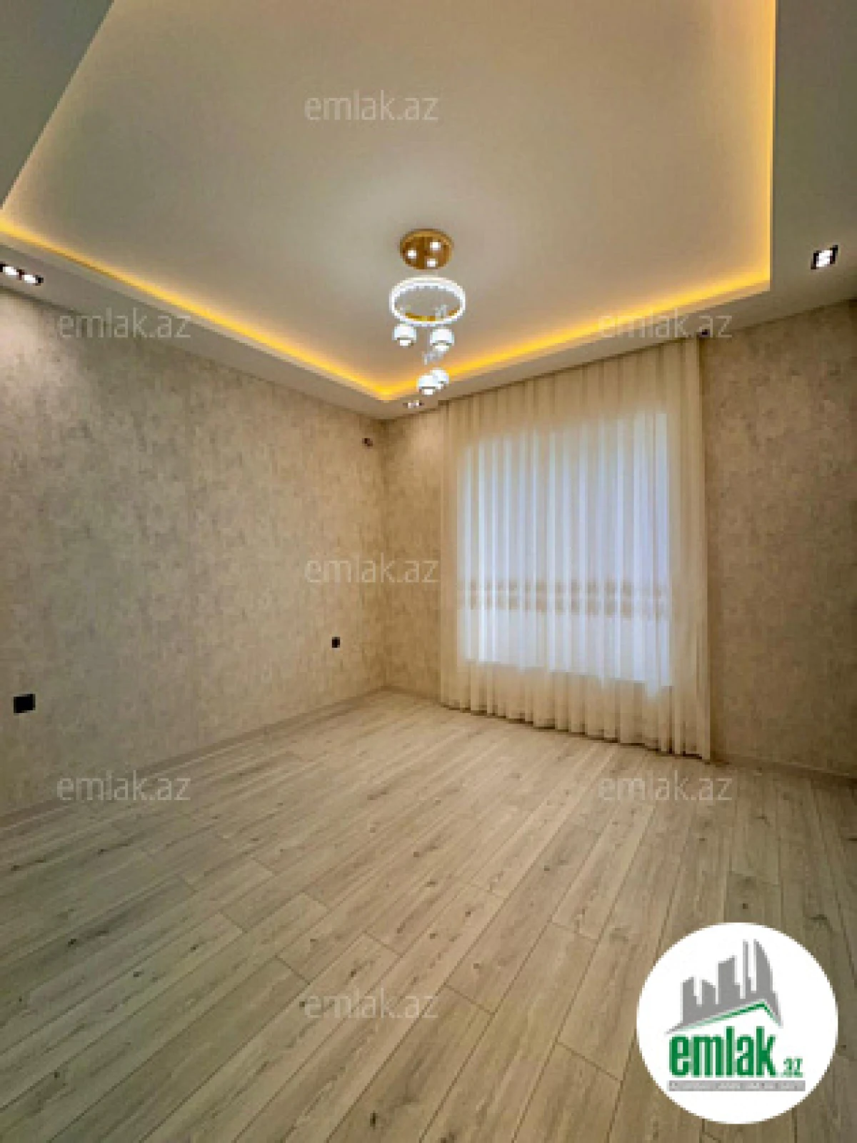 Satılır 6 otaqlı mənzil 250 m²