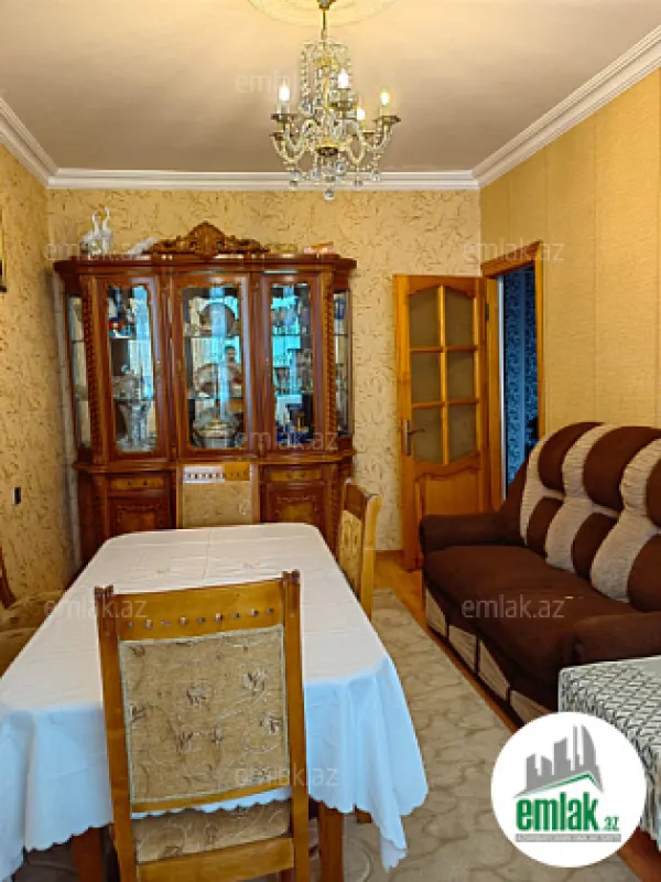 Satılır 4 otaqlı köhnə tikili 100 m²