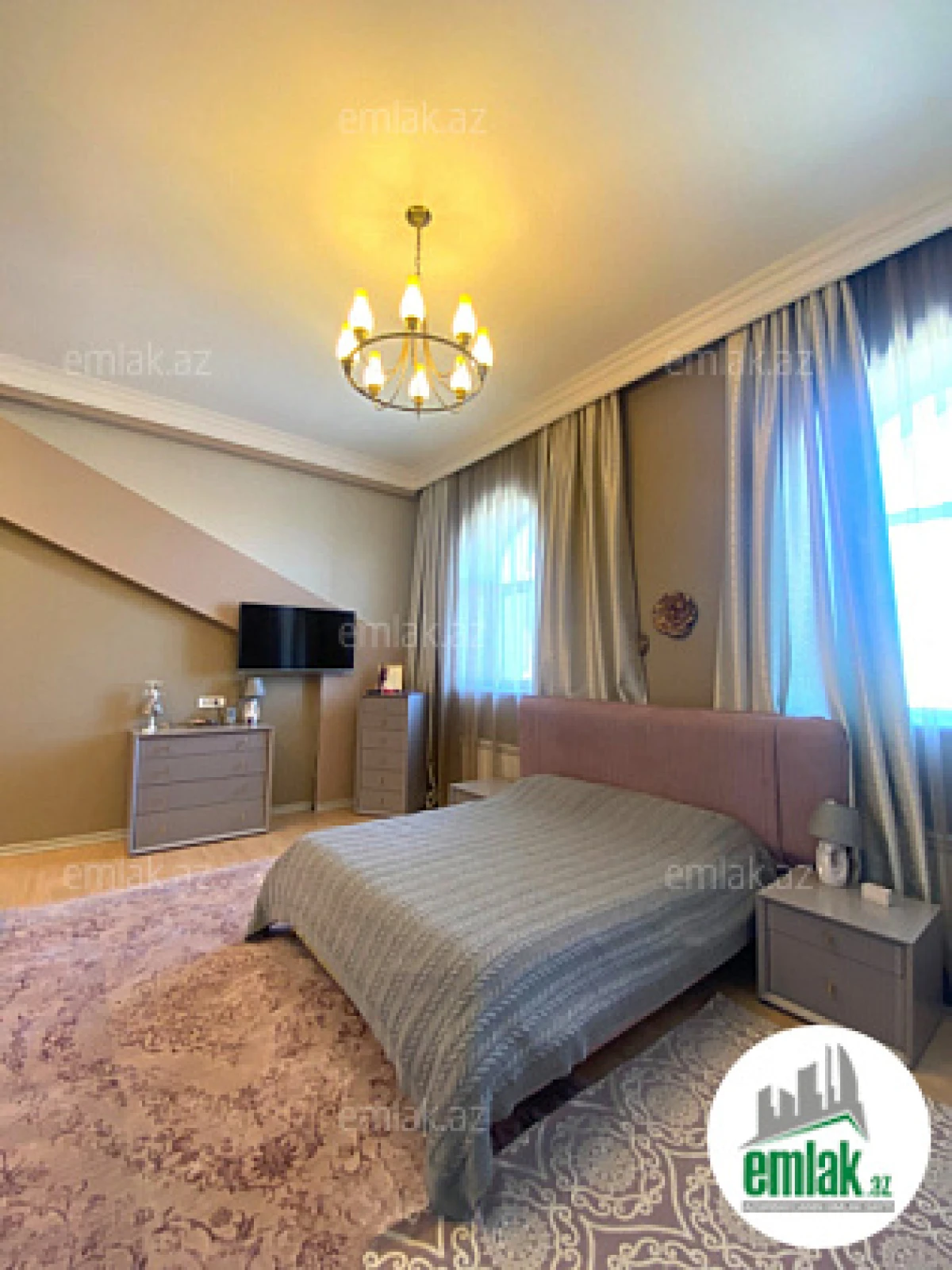 Satılır 6 otaqlı yeni tikili 240 m²
