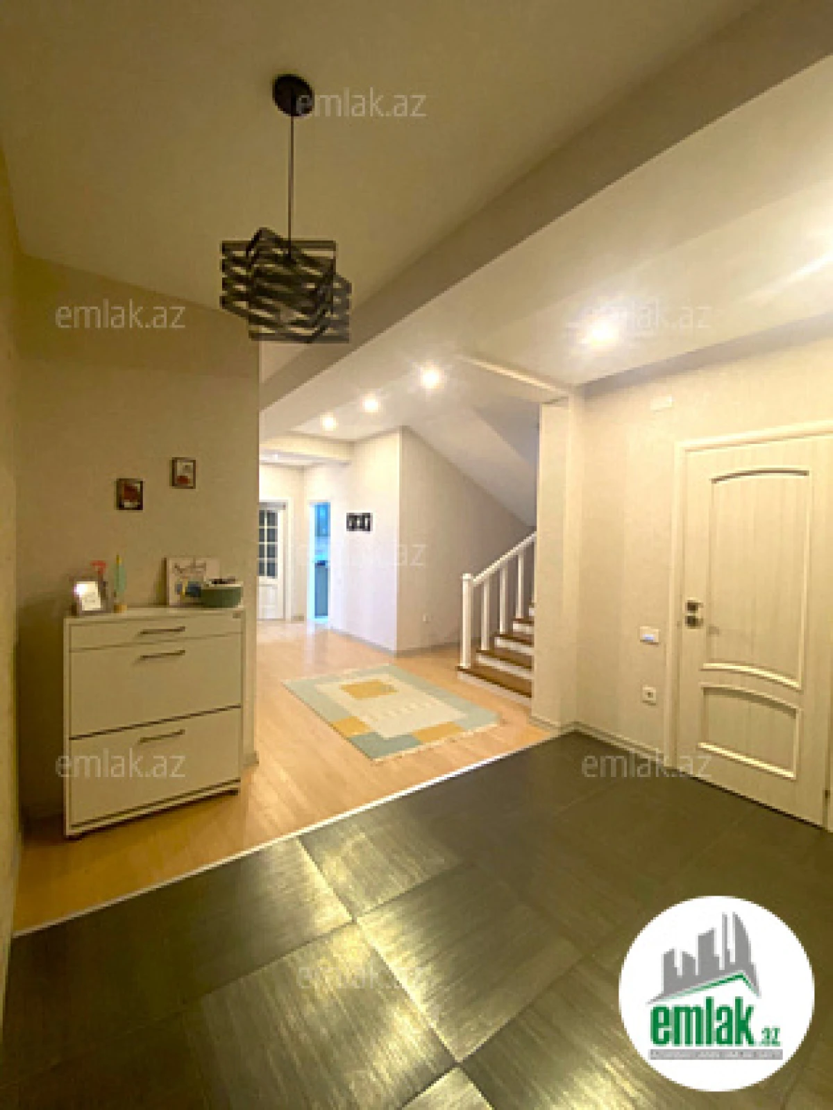 Satılır 6 otaqlı yeni tikili 240 m²