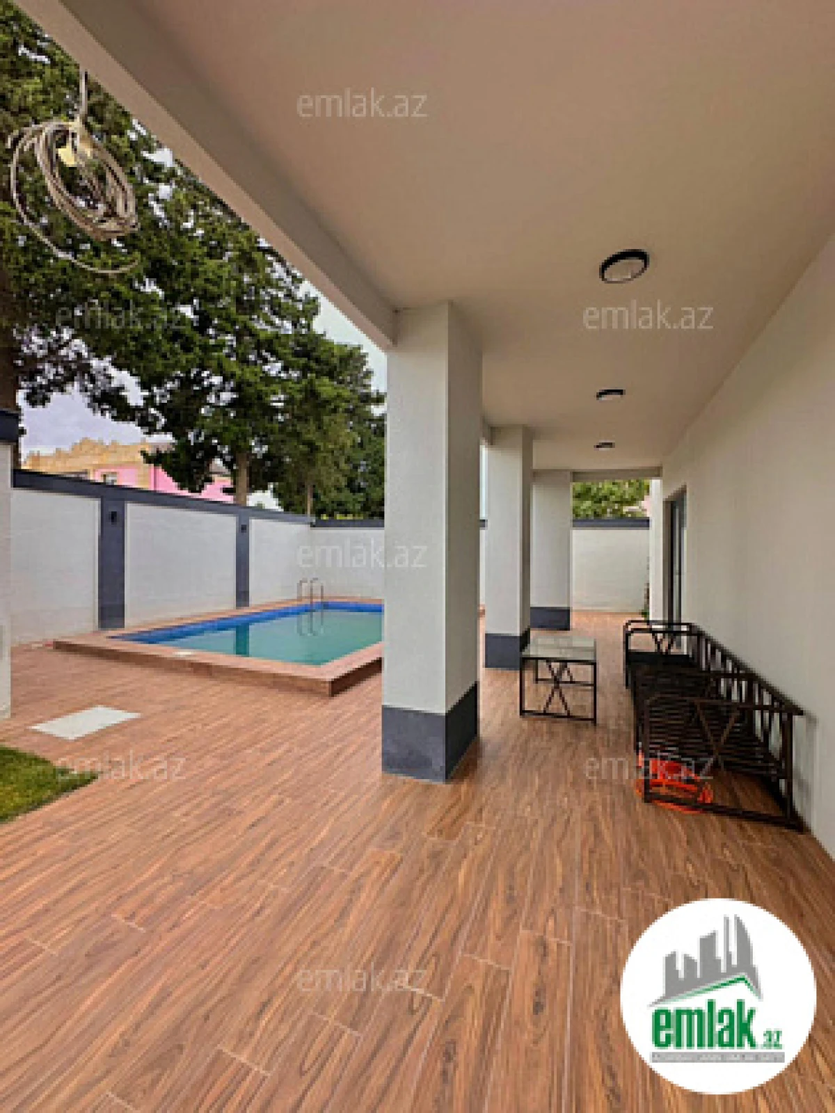 Satılır 4 otaqlı mənzil 220 m²