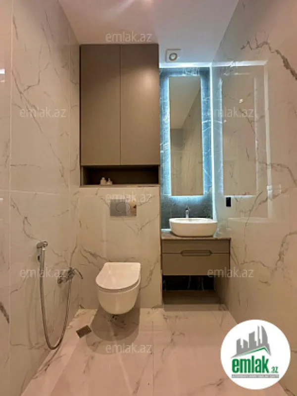 Satılır 4 otaqlı mənzil 220 m²