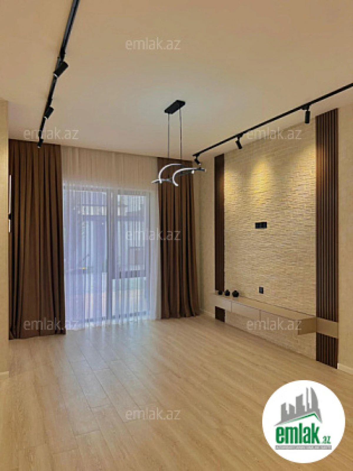 Satılır 4 otaqlı mənzil 220 m²