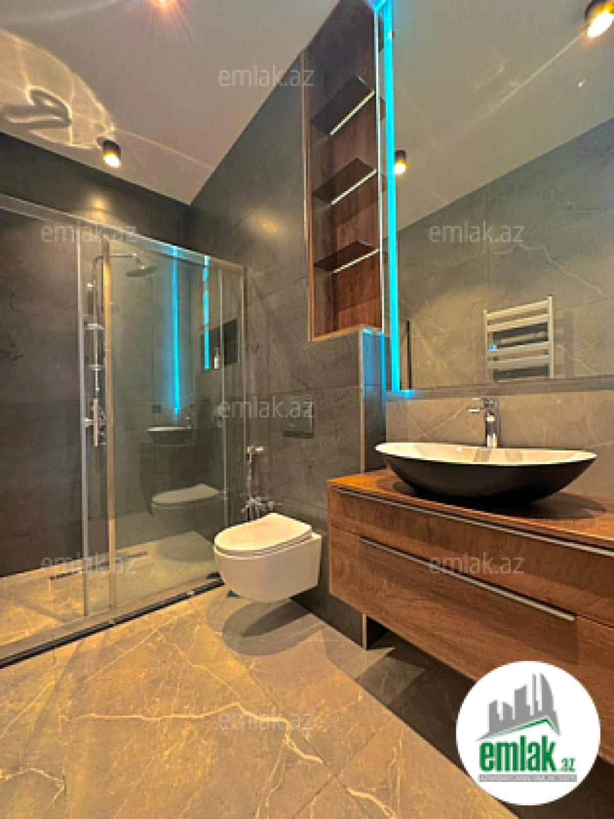 Satılır 4 otaqlı mənzil 220 m²