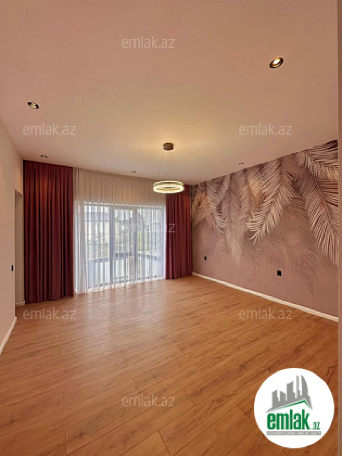 Satılır 4 otaqlı mənzil 220 m²