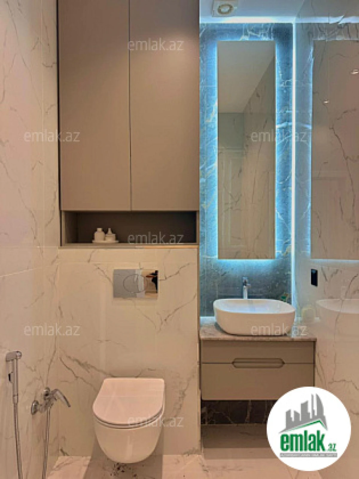 Satılır 4 otaqlı mənzil 220 m²
