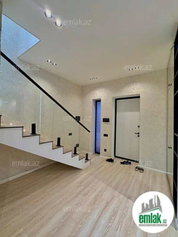 Satılır 4 otaqlı mənzil 220 m²