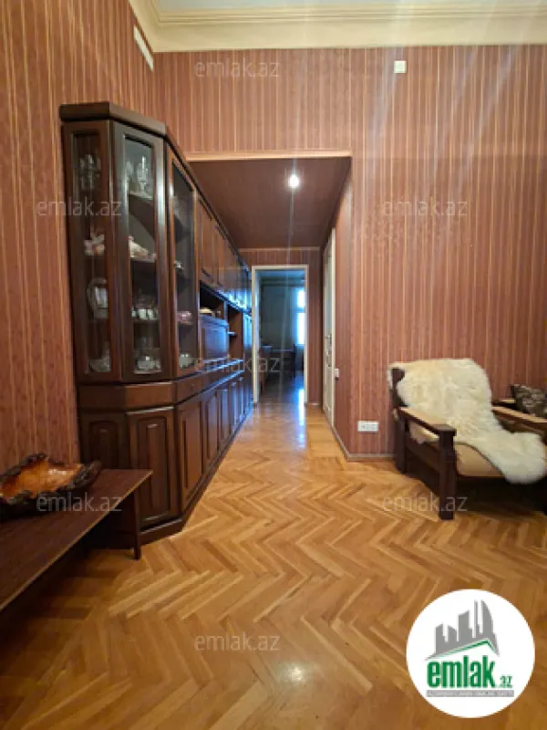 Satılır 3 otaqlı köhnə tikili 90 m²