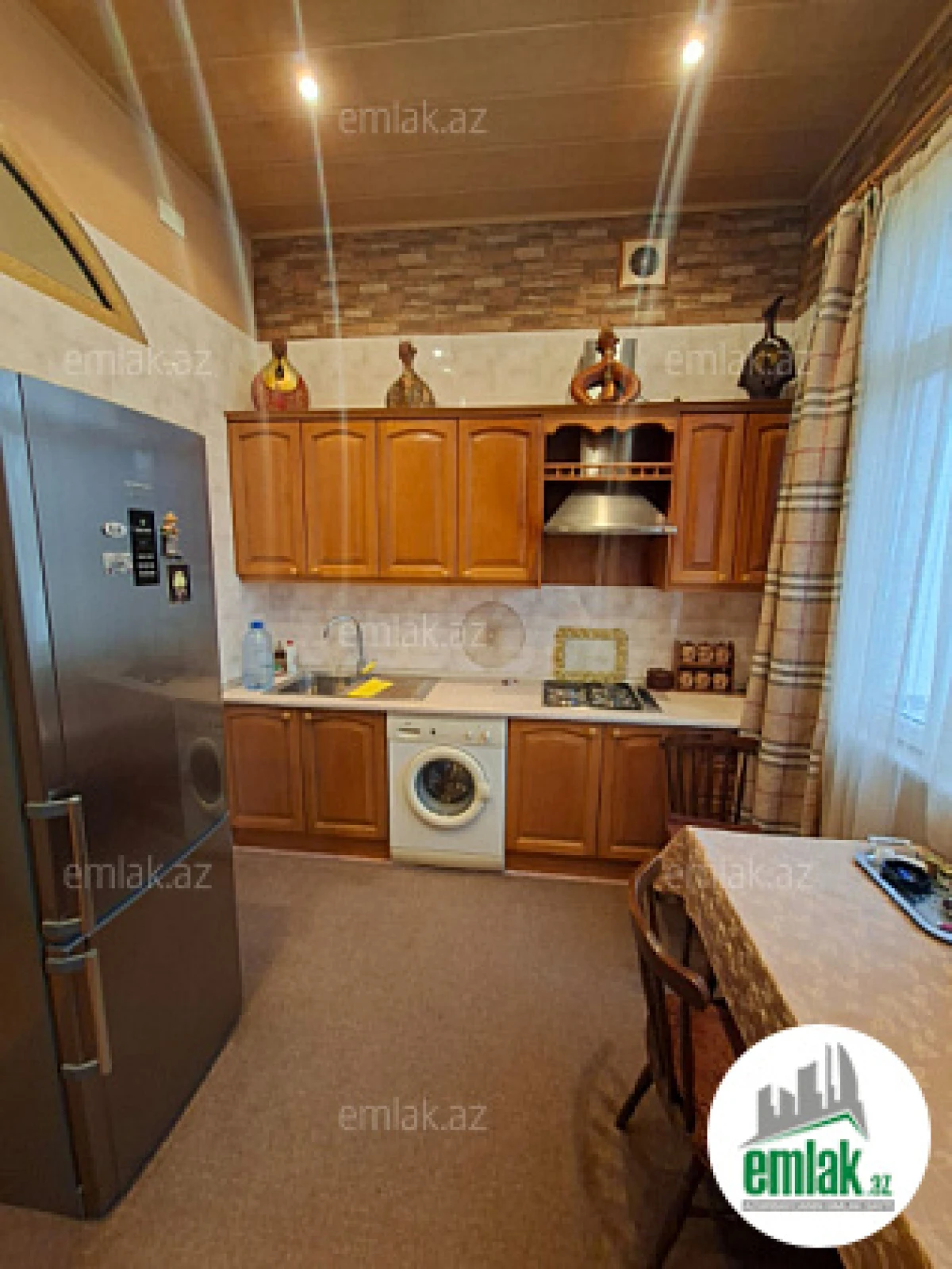 Satılır 3 otaqlı köhnə tikili 90 m²