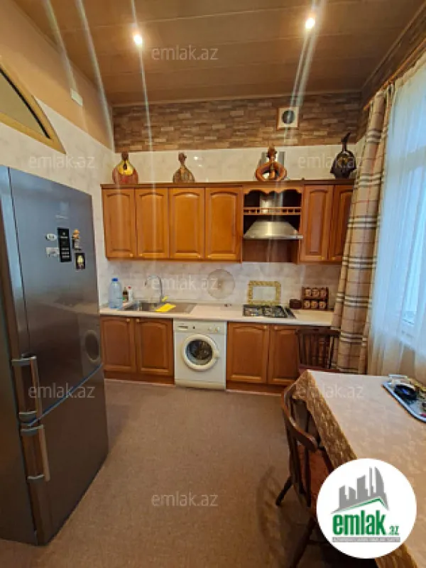 Satılır 3 otaqlı köhnə tikili 90 m²