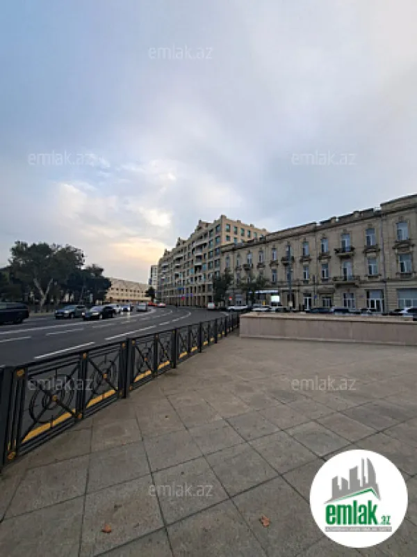 Satılır 3 otaqlı köhnə tikili 90 m²