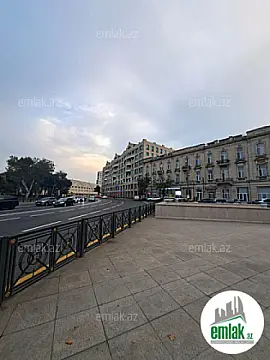 Satılır 3 otaqlı köhnə tikili 90 m²