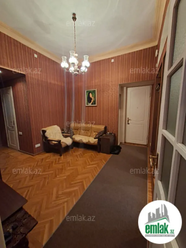 Satılır 3 otaqlı köhnə tikili 90 m²